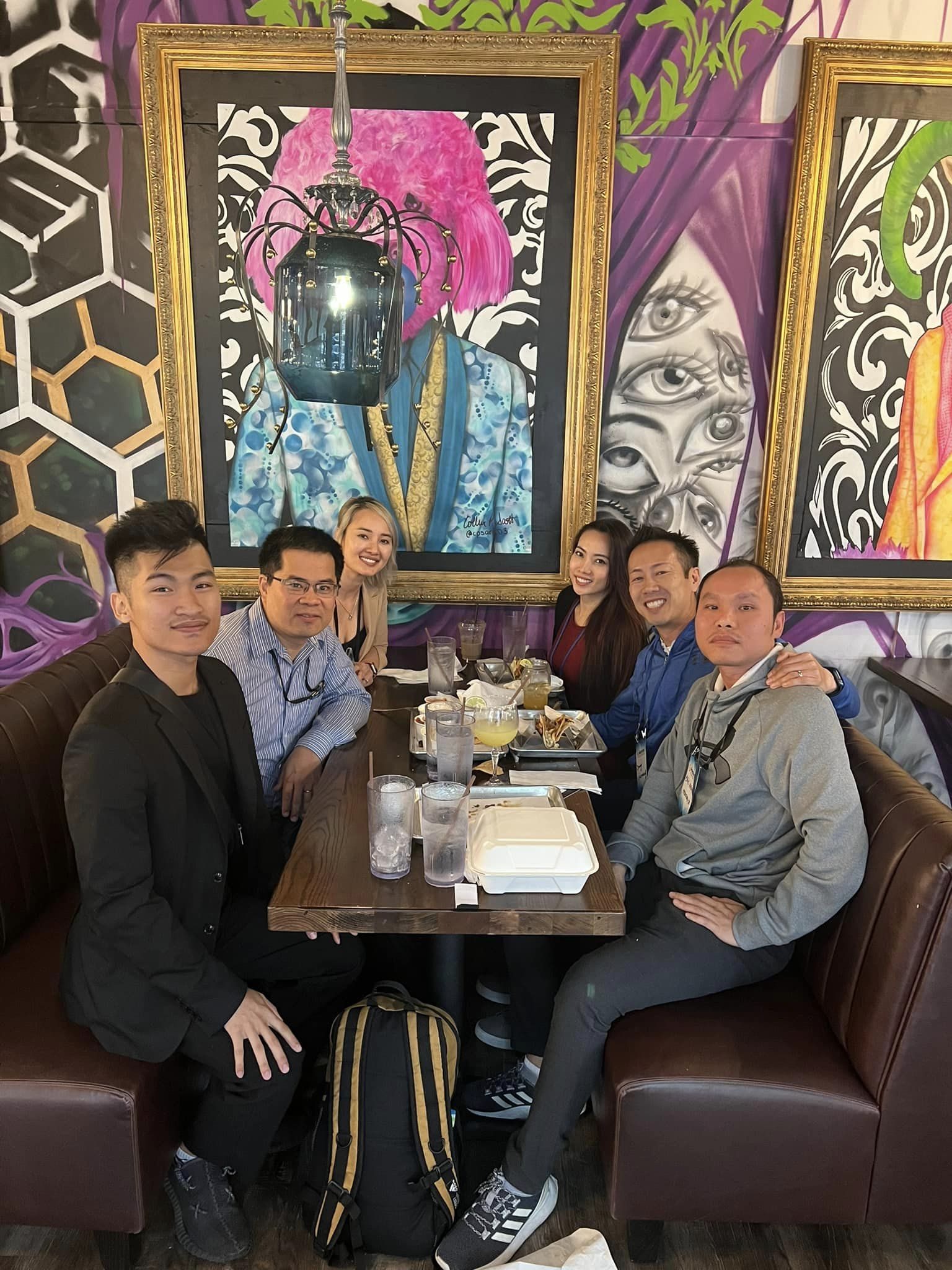 Going to lunch with a group of Vietnamese seller friends. There are 3 people at this table who are 7-figure sellers. Can you guess who they are?